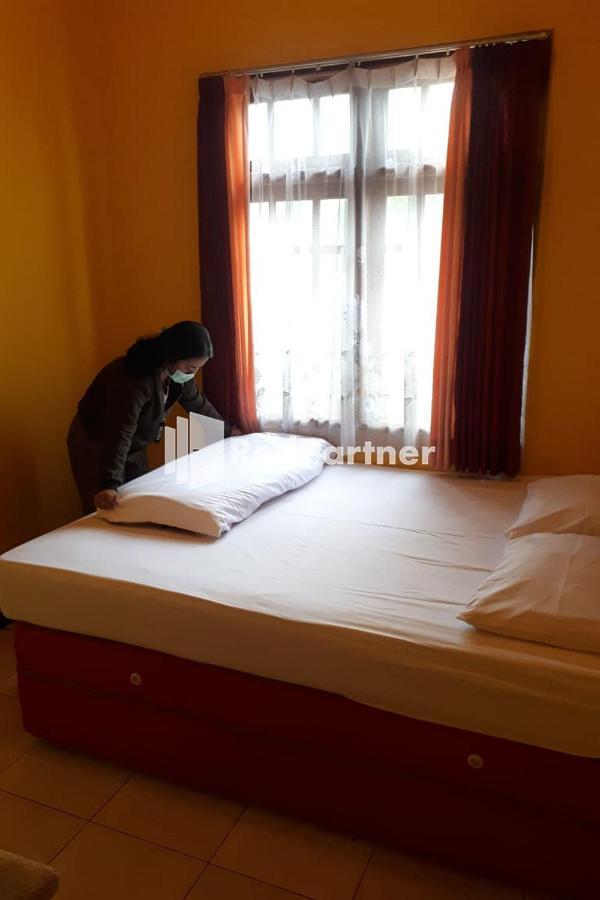 Bromo Indah Lestari Homestay Mitra Reddoorz Pasuruan Eksteriør billede