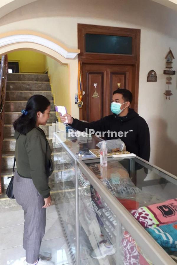 Bromo Indah Lestari Homestay Mitra Reddoorz Pasuruan Eksteriør billede