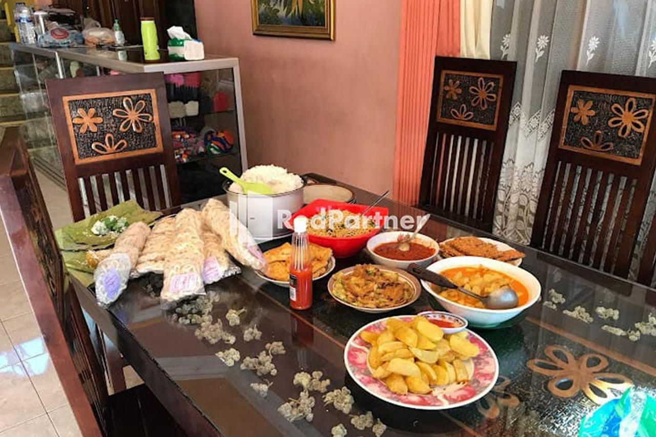 Bromo Indah Lestari Homestay Mitra Reddoorz Pasuruan Eksteriør billede