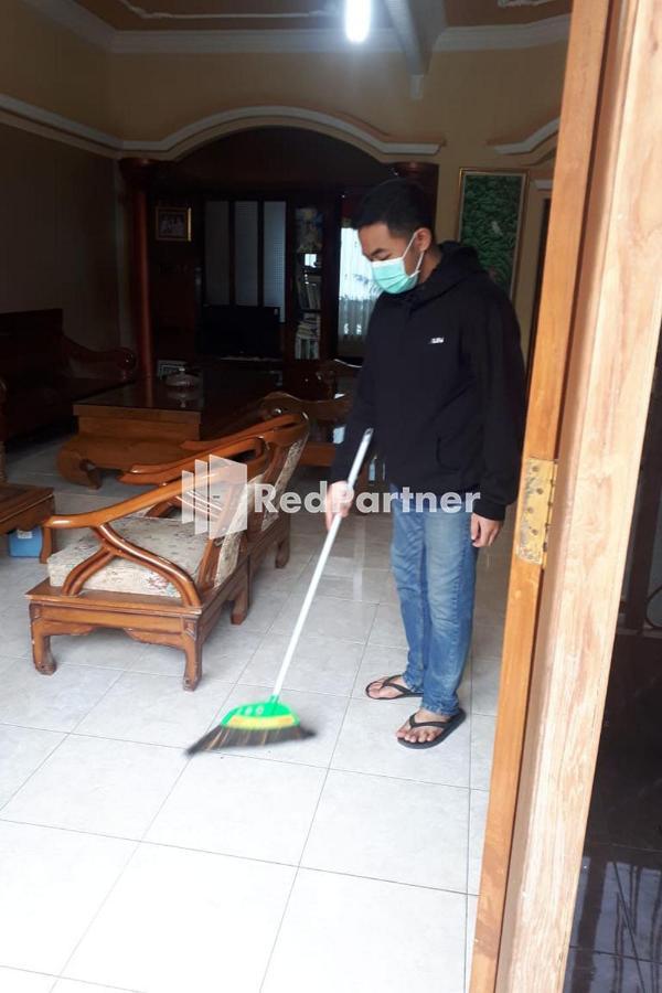 Bromo Indah Lestari Homestay Mitra Reddoorz Pasuruan Eksteriør billede