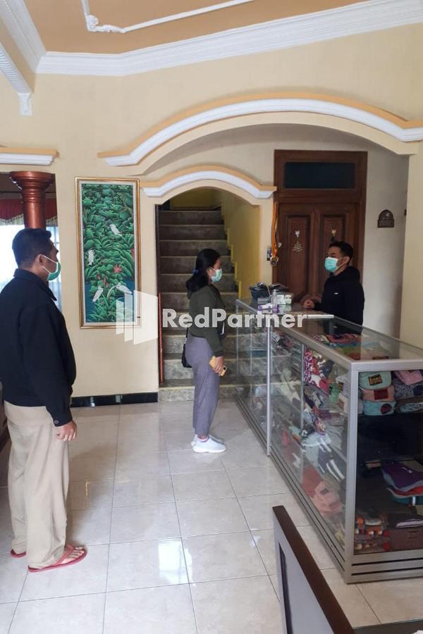 Bromo Indah Lestari Homestay Mitra Reddoorz Pasuruan Eksteriør billede
