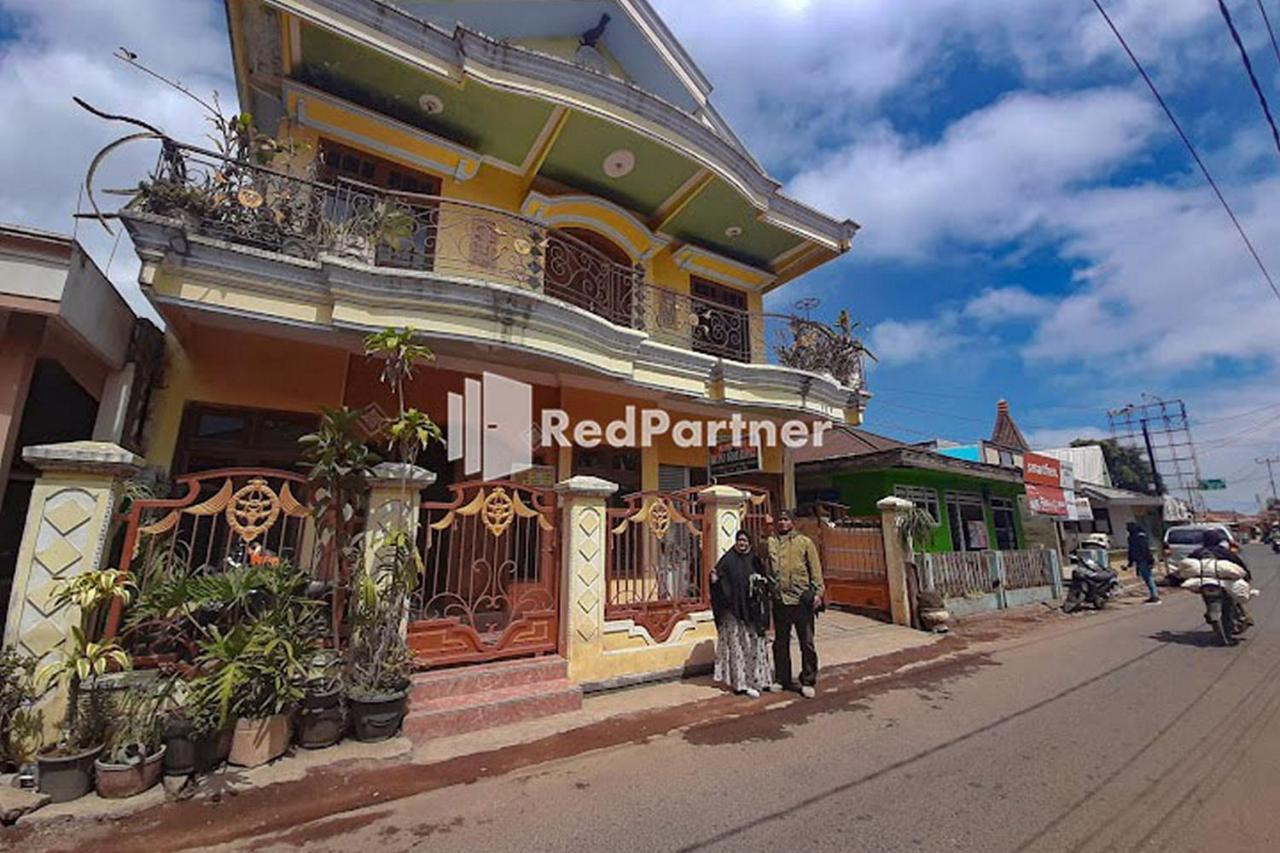 Bromo Indah Lestari Homestay Mitra Reddoorz Pasuruan Eksteriør billede